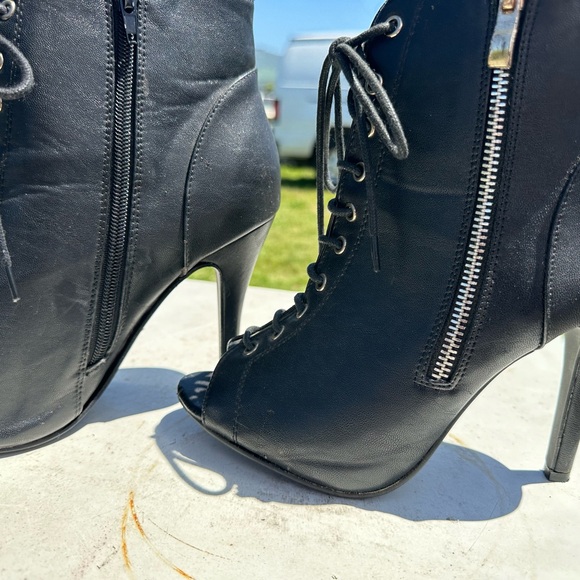 Black leather peep toe, heel booties size 9 - Picture 3 of 4